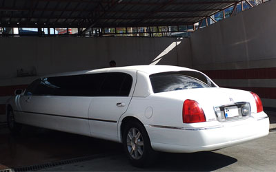2010  LINCOLN TOWN-CAR  SIGNATURE    STRETCH LIMOUSINE